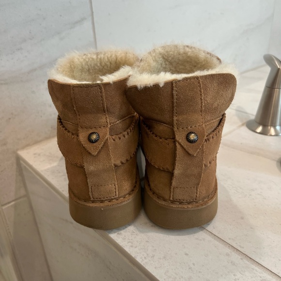 UGG Brown Ankle Boots with Cream Lining - Picture 4 of 5